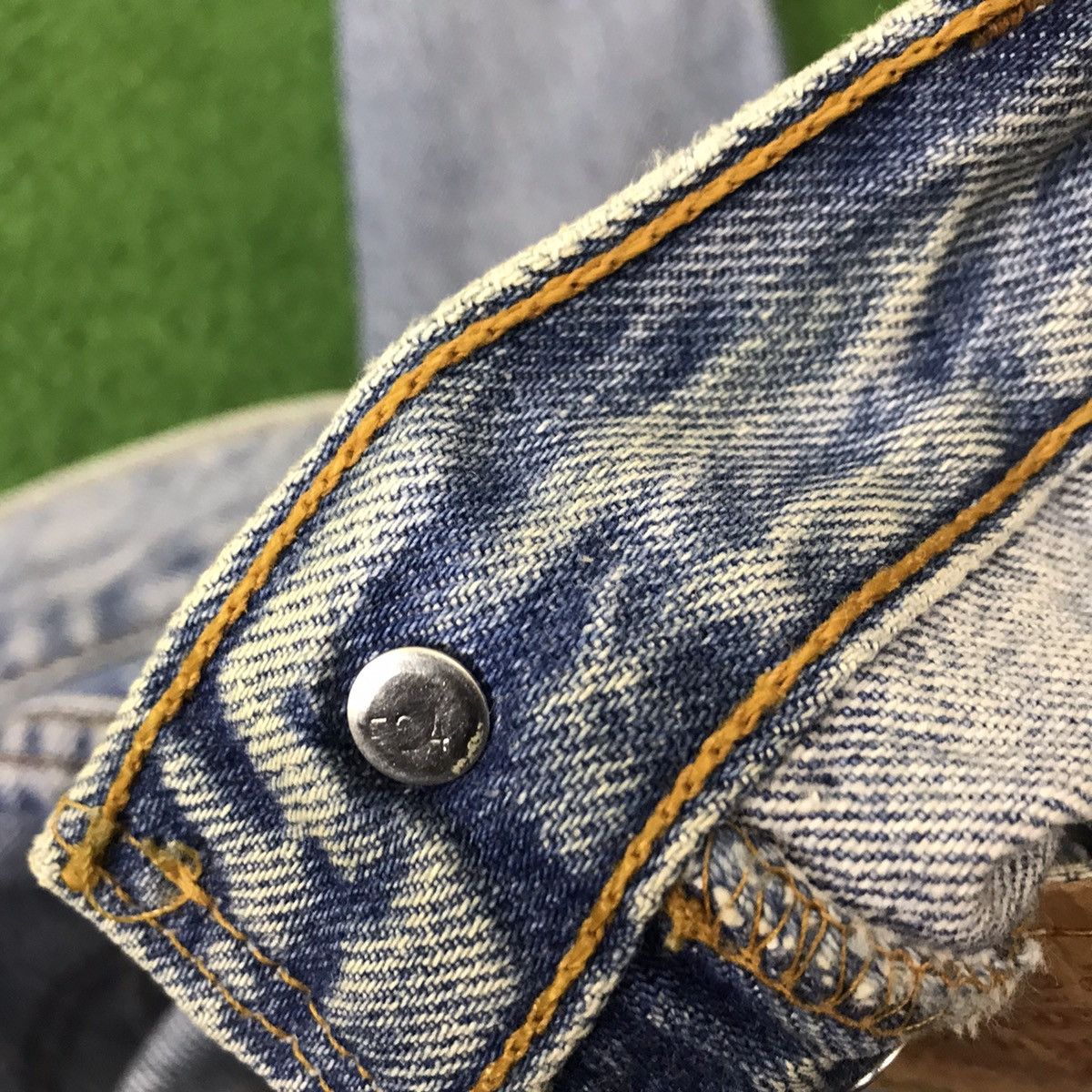 Vintage 80s Levis 501 Distressed Denim Cobain style - 20