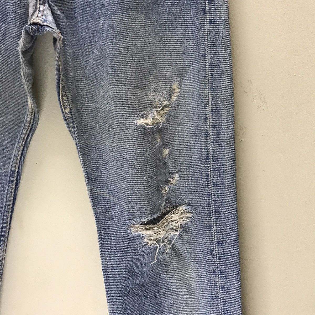 Vintage 80s Levis 501 Distressed Denim Cobain style - 7