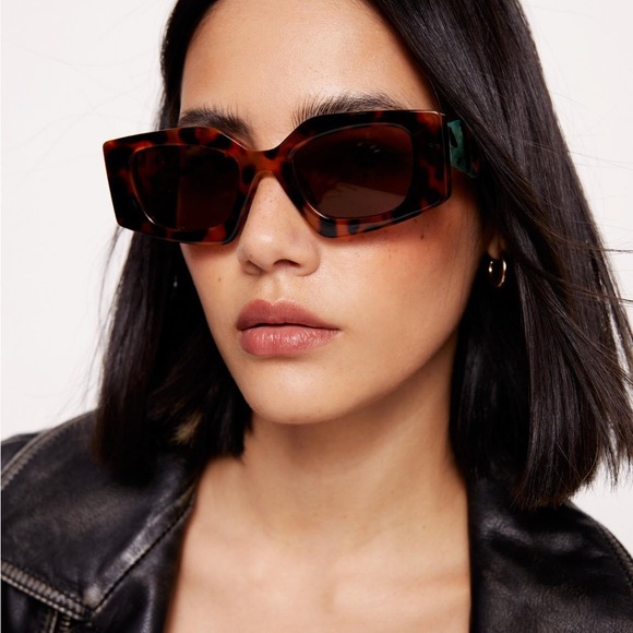 Nasty Gal - Square Oversized Colorblock Square Frame Sunglasses with Triangle Shape Arms - 4