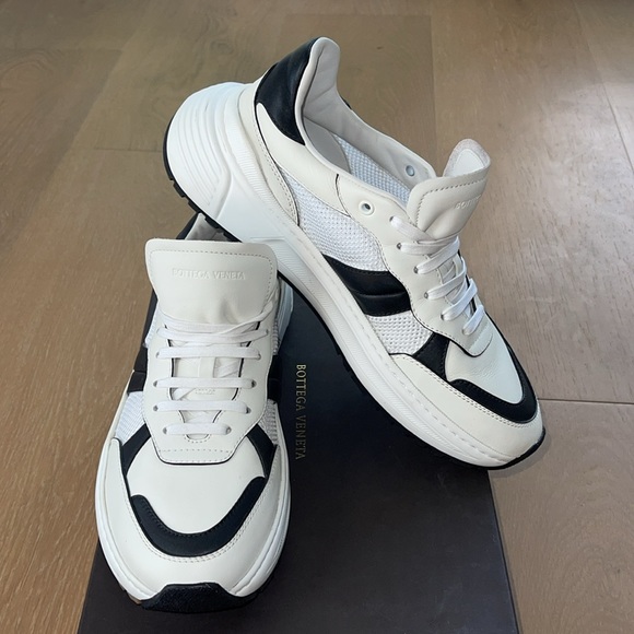 EUC - BOTTEGA VENETA Black & White
Men's Speedster Leather Sneakers Sz 44 - 2