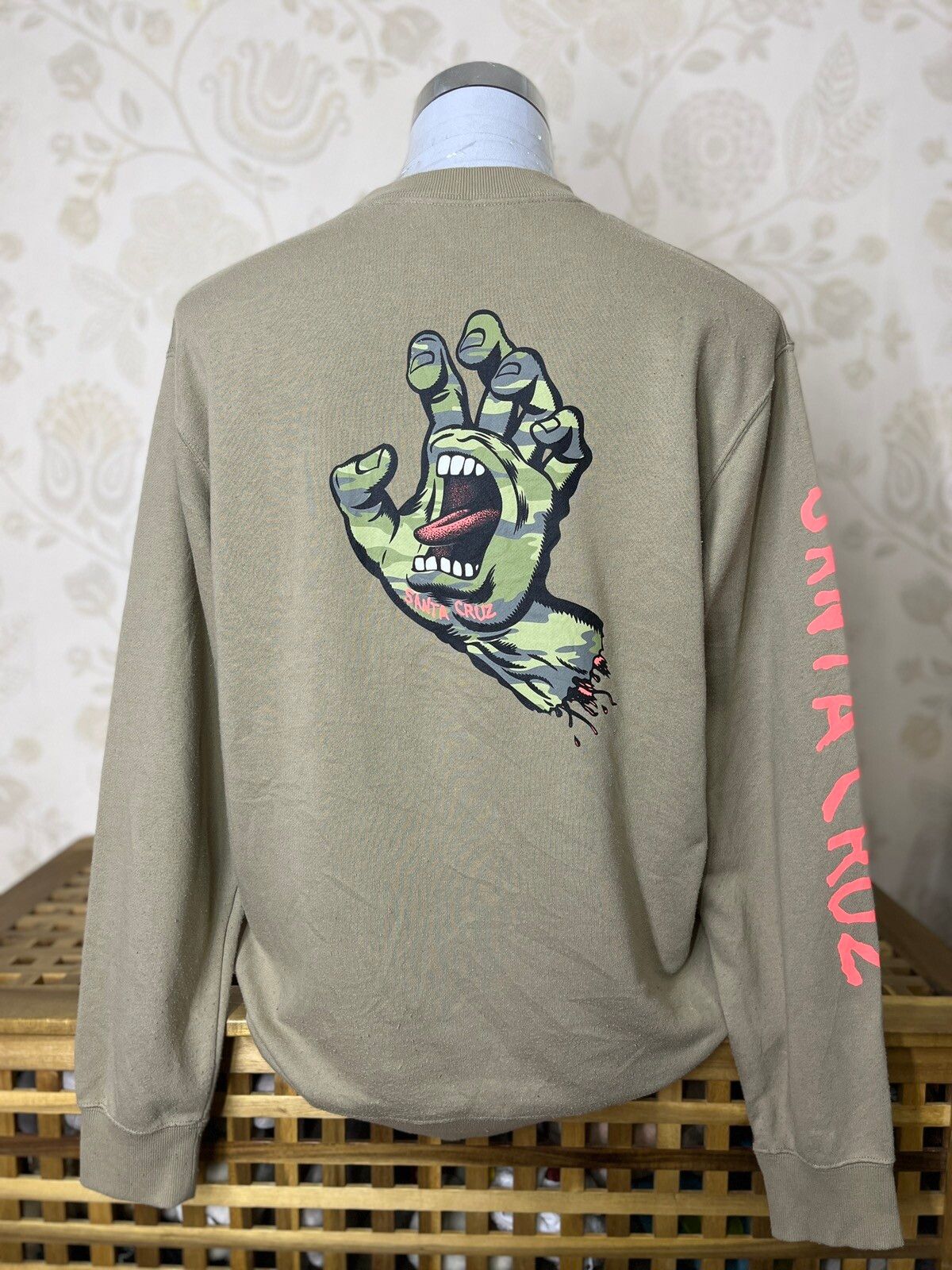 Santa Cruz Skateboards - Vintage Iconic Hand Screaming Santa Cruz Sweatshirt - 1