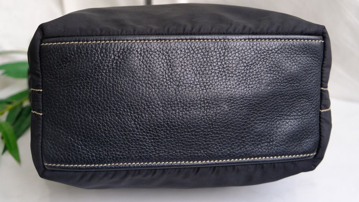 Authentic Prada black leather and nylon shoulder bag - 8