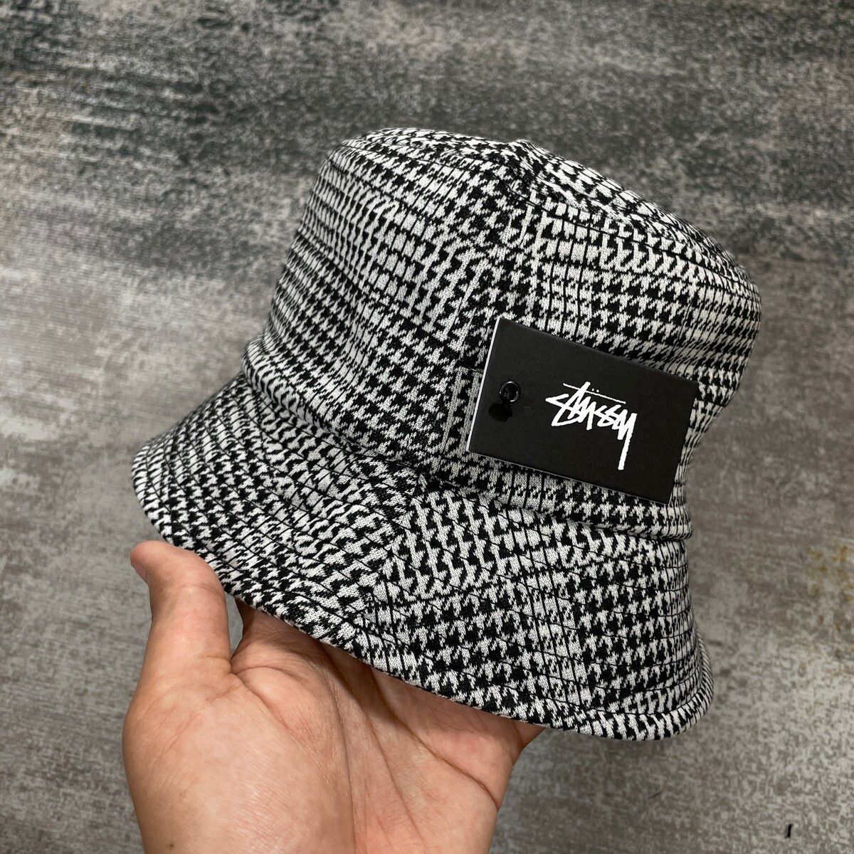 Stüssy STUSSY LOGO BUCKET HAT - M/L | hlnstuff | REVERSIBLE