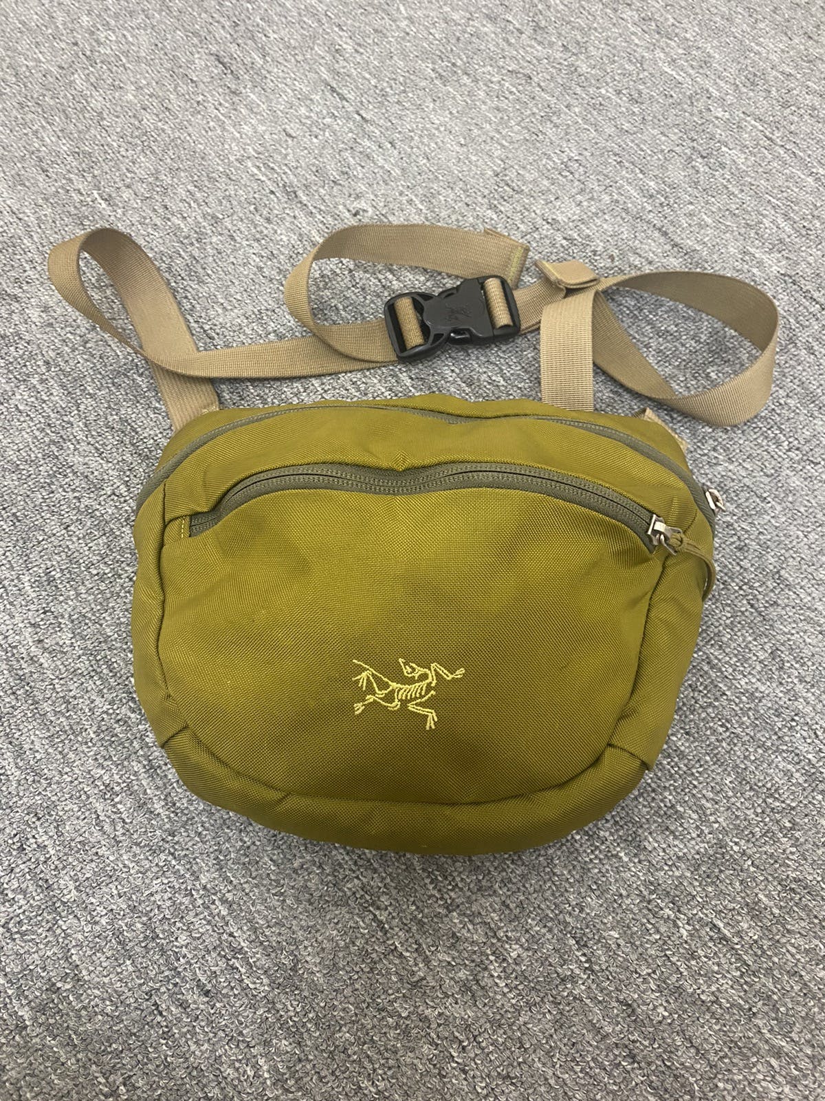 Authentic Arc’teryx Green Army Crossbody Sling Bag - 21