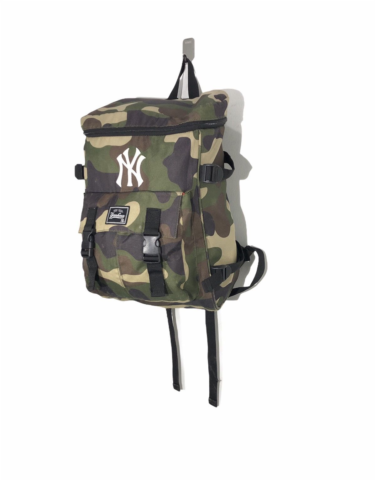 New York Yankees Camo Backpack - 1