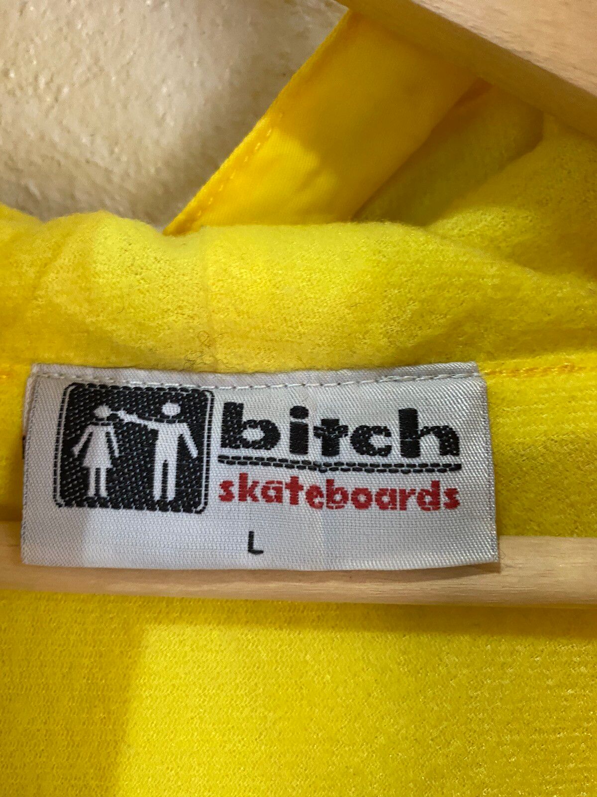 Santa Cruz Skateboards - Vintage Bitch Skateboard Light Yellow Nylon Hood Jacket - 3