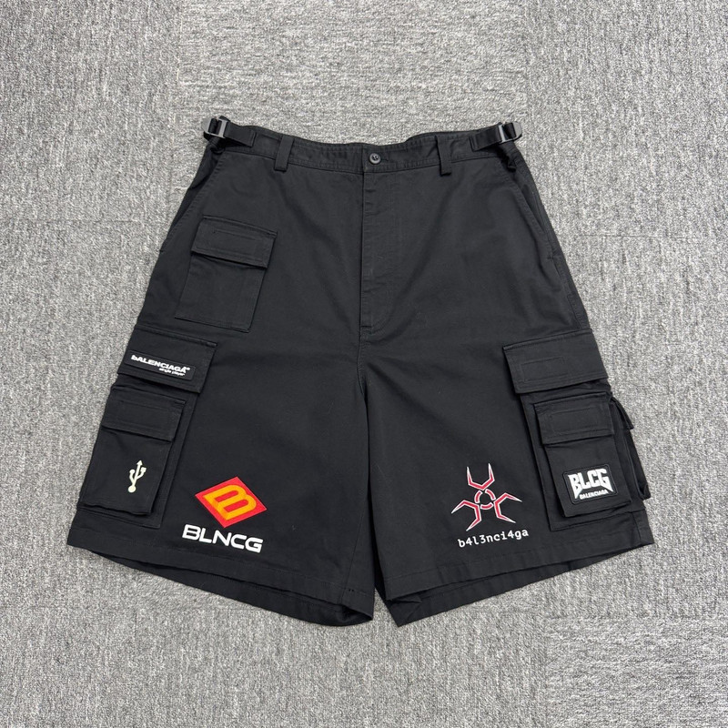 Balenciaga game badge cargo shorts - 1
