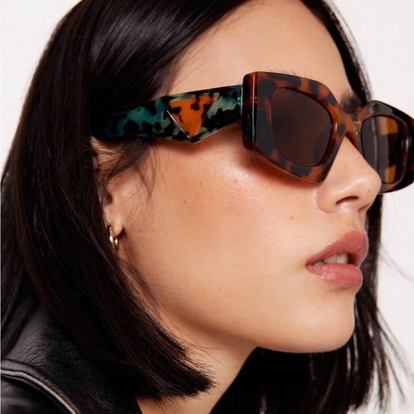 Nasty Gal - Square Oversized Colorblock Square Frame Sunglasses with Triangle Shape Arms - 2