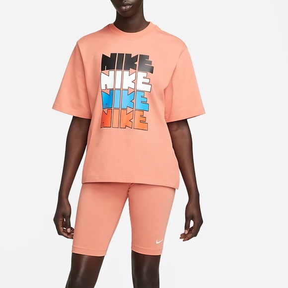 Nike Sportswear Essential
Women's Mid-Rise 10" Biker Shorts
Madder Root XS - 1