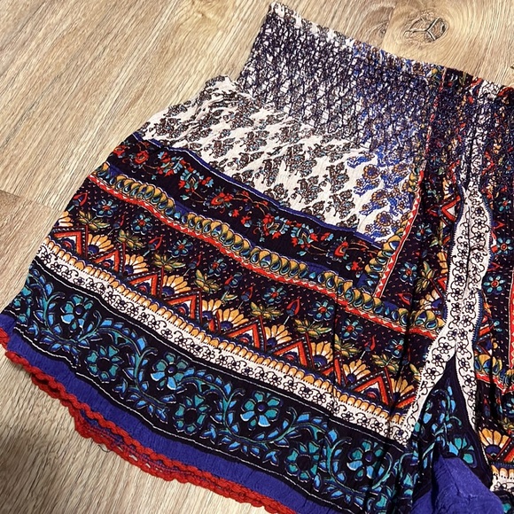 PATRONS OF PEACE Scarf Print Smocked Elastic Waist Shorts - 3