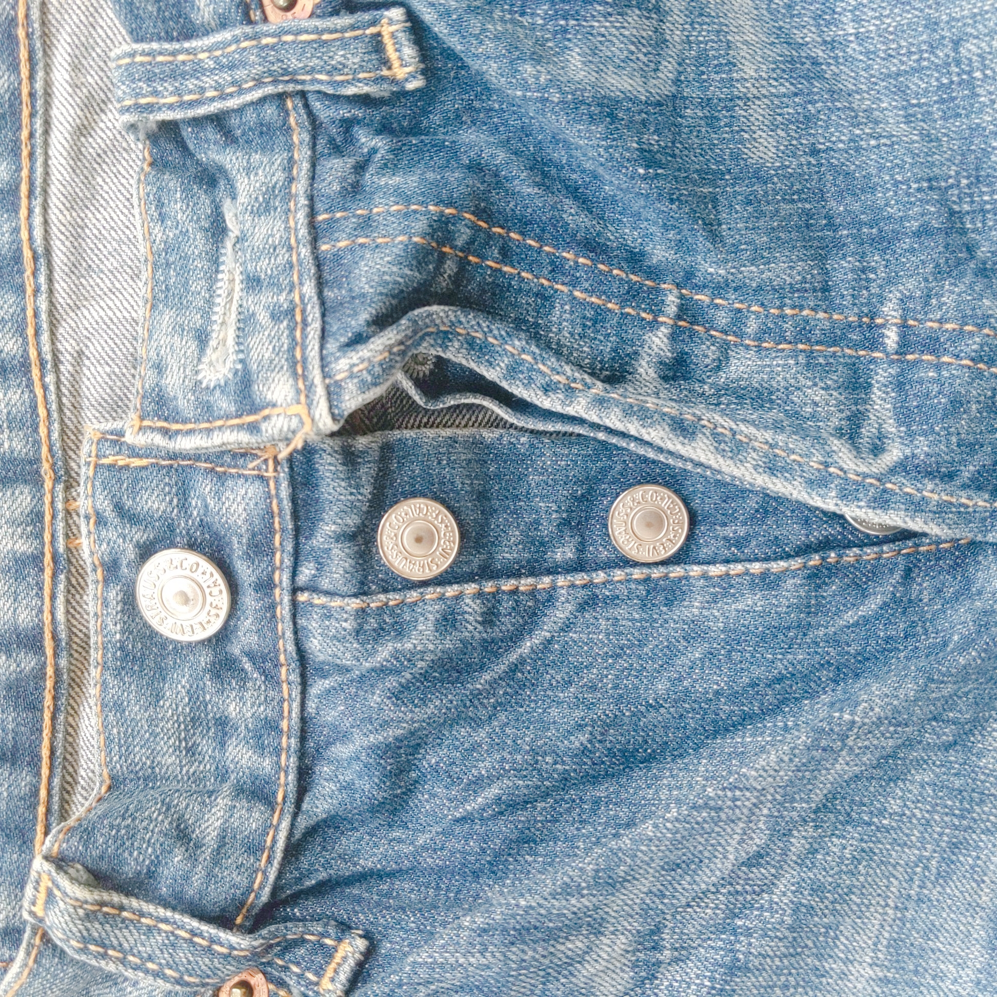 Vintage Levis 501 W28*21 Distressed Short Denim Button Pants - 9
