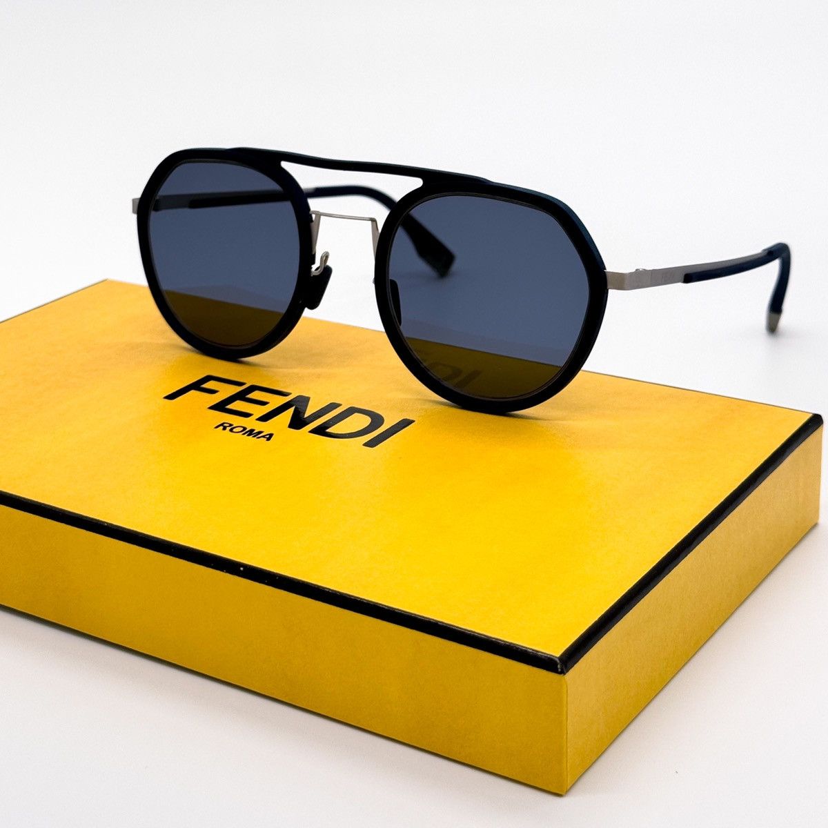 NEW FENDI FE40040U 90V ROUND BLACK BLUE UNISEX SUNGLASSES - 1