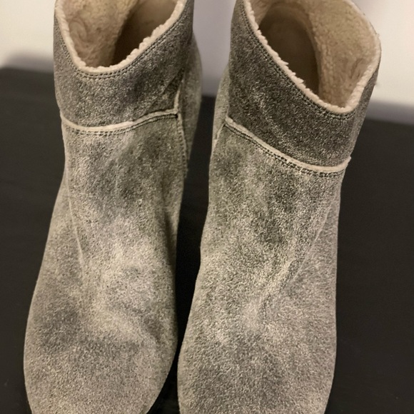 CHANEL interlocking CC shearling lined boots - 9