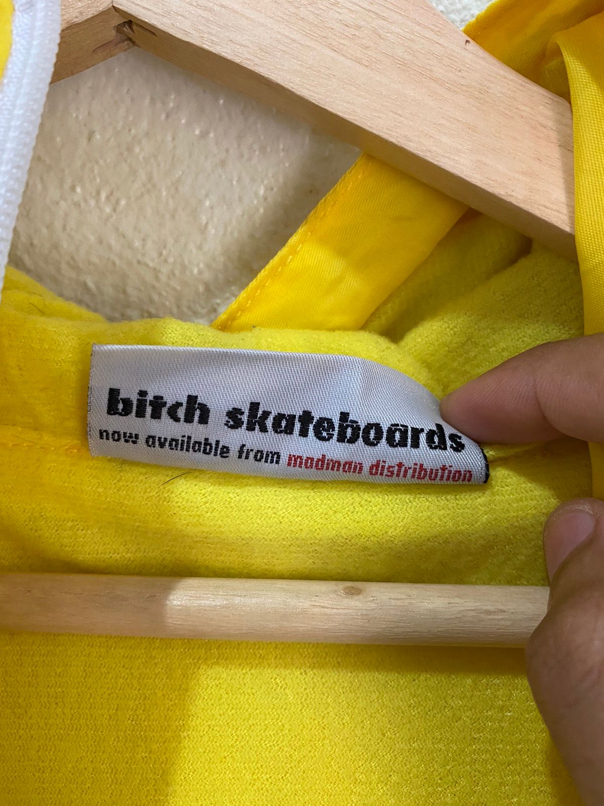 Santa Cruz Skateboards - Vintage Bitch Skateboard Light Yellow Nylon Hood Jacket - 4