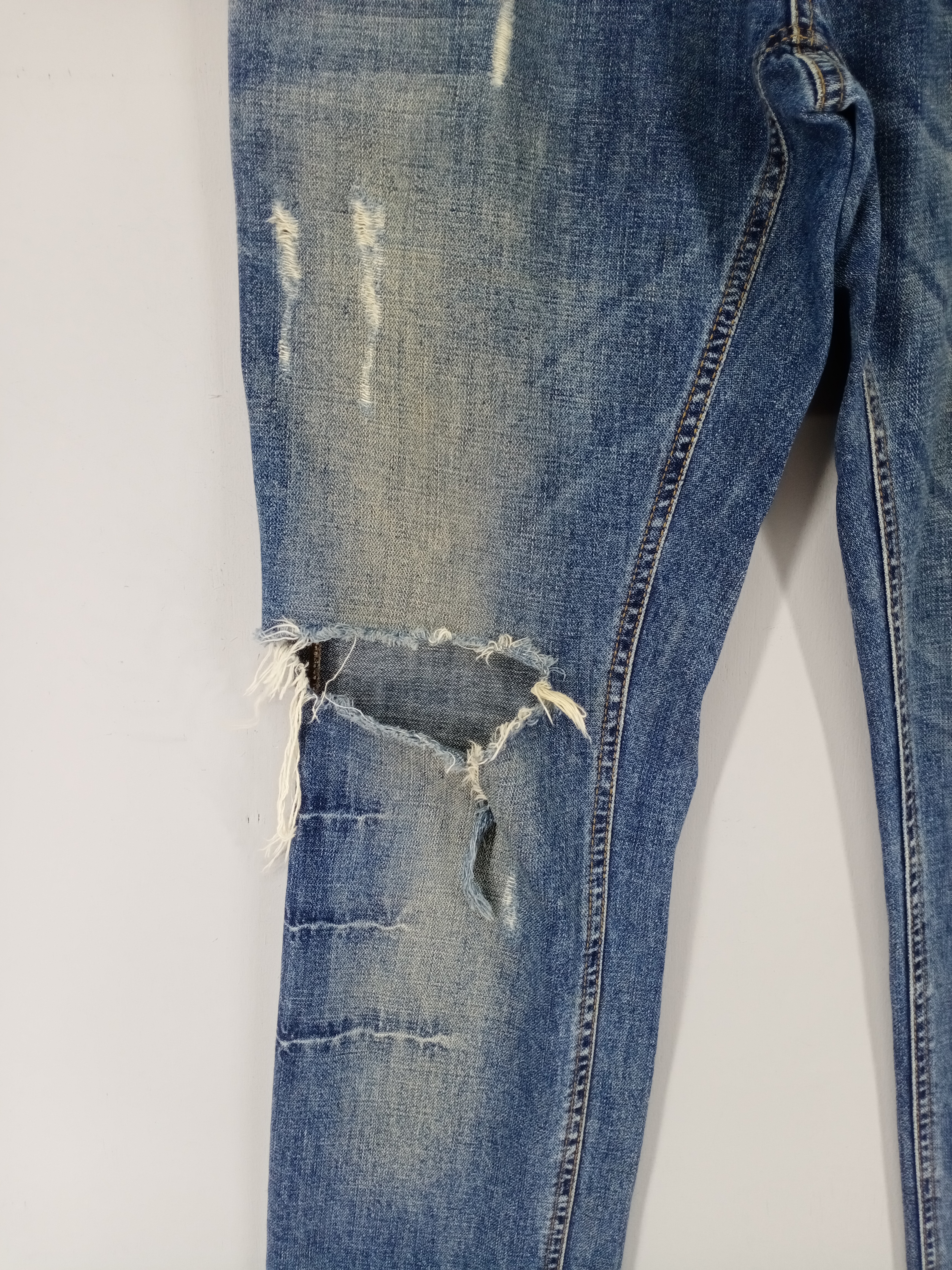 💥RARE💥Dolce Gabbana Medium Wash Distressed Jeans - 2