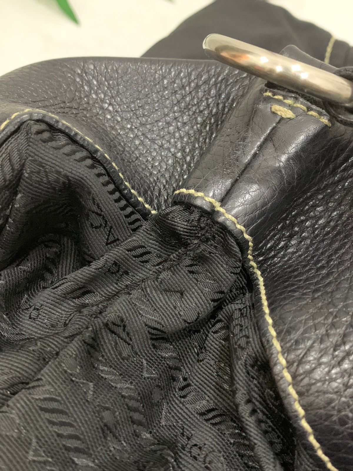 Authentic Prada black leather and nylon shoulder bag - 18