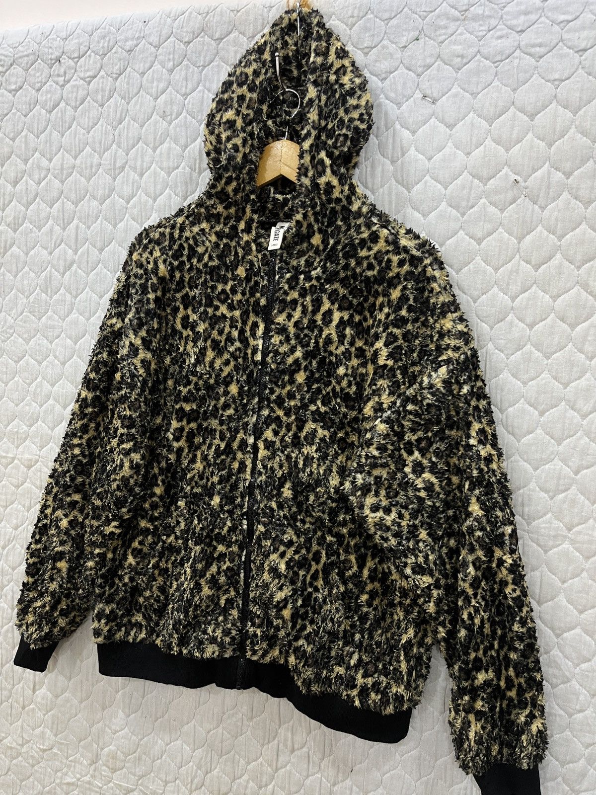 Japanese Brand - (Eee). MODISH GAZE LEOPARD HOODIE SWEATER - 2