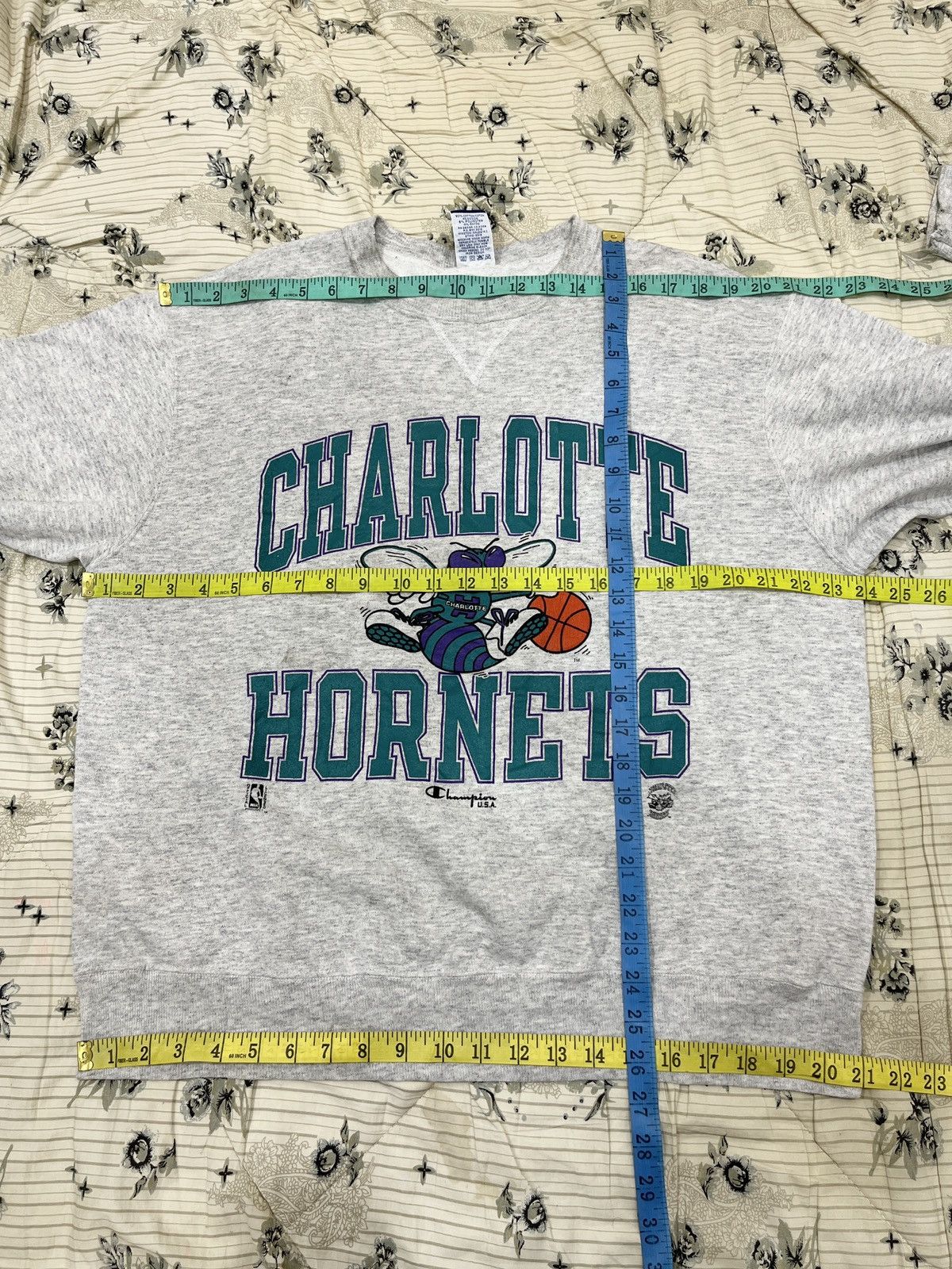 (Eeee).🔥🔥🔥STEALS VINTAGE CHAMPION NBA CHARLOTTE HORNETS - 18