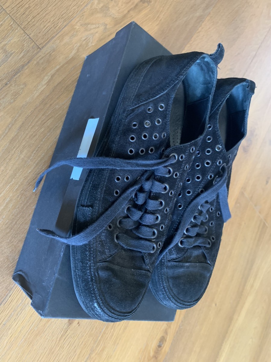 Black punctured trypophobia scamosciatos 45 - 2
