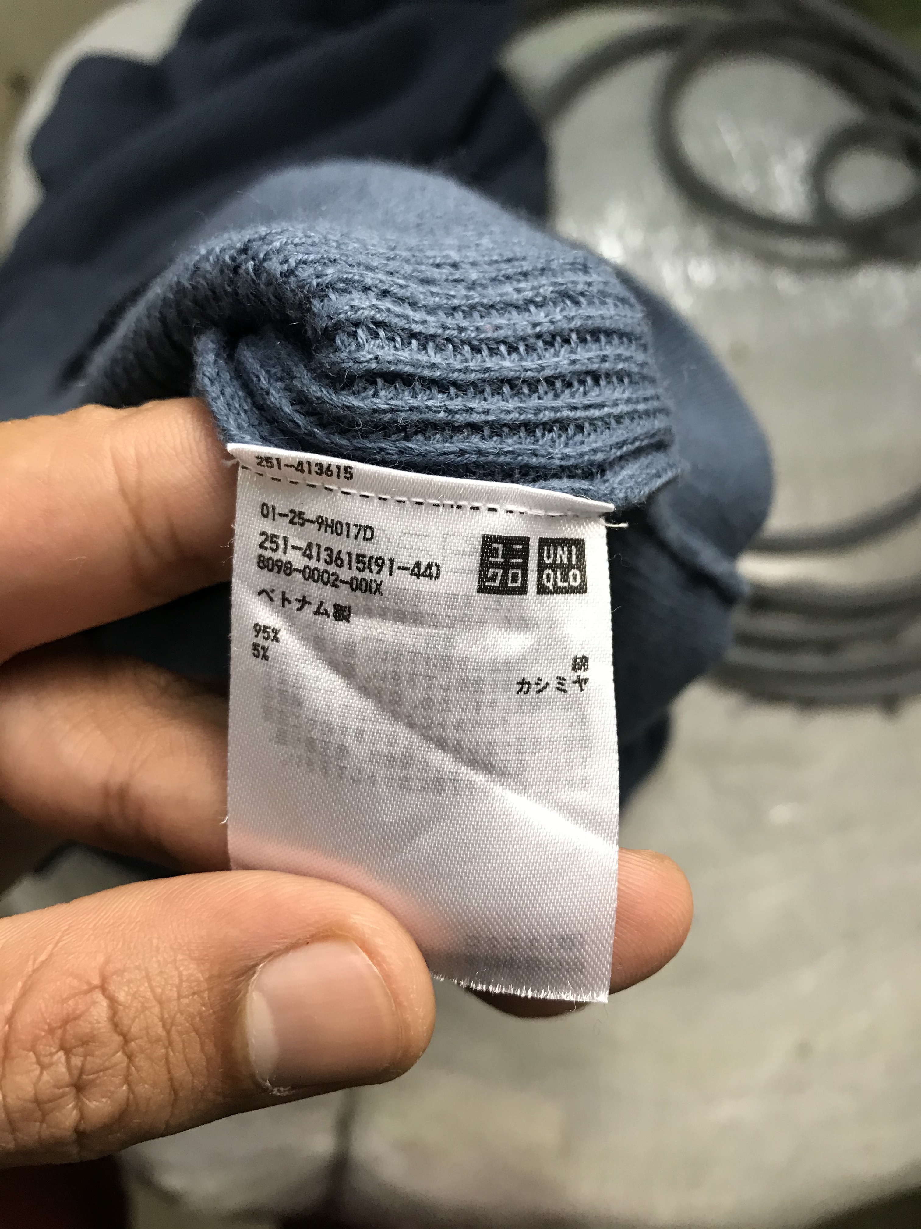 Uniqlo - Uniqlo Knitwear Vneck Sweater #2801 - 9