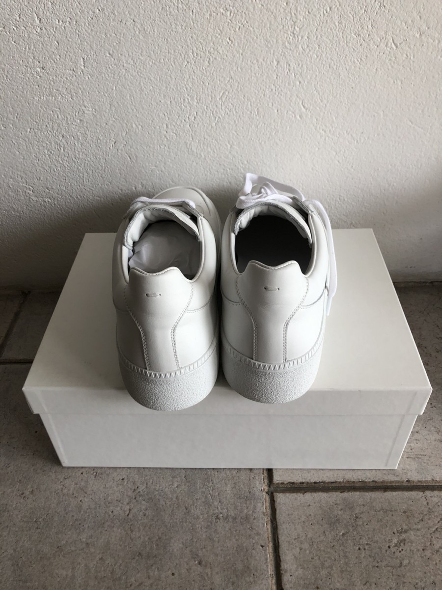 Low-Top White Sneaker - 4
