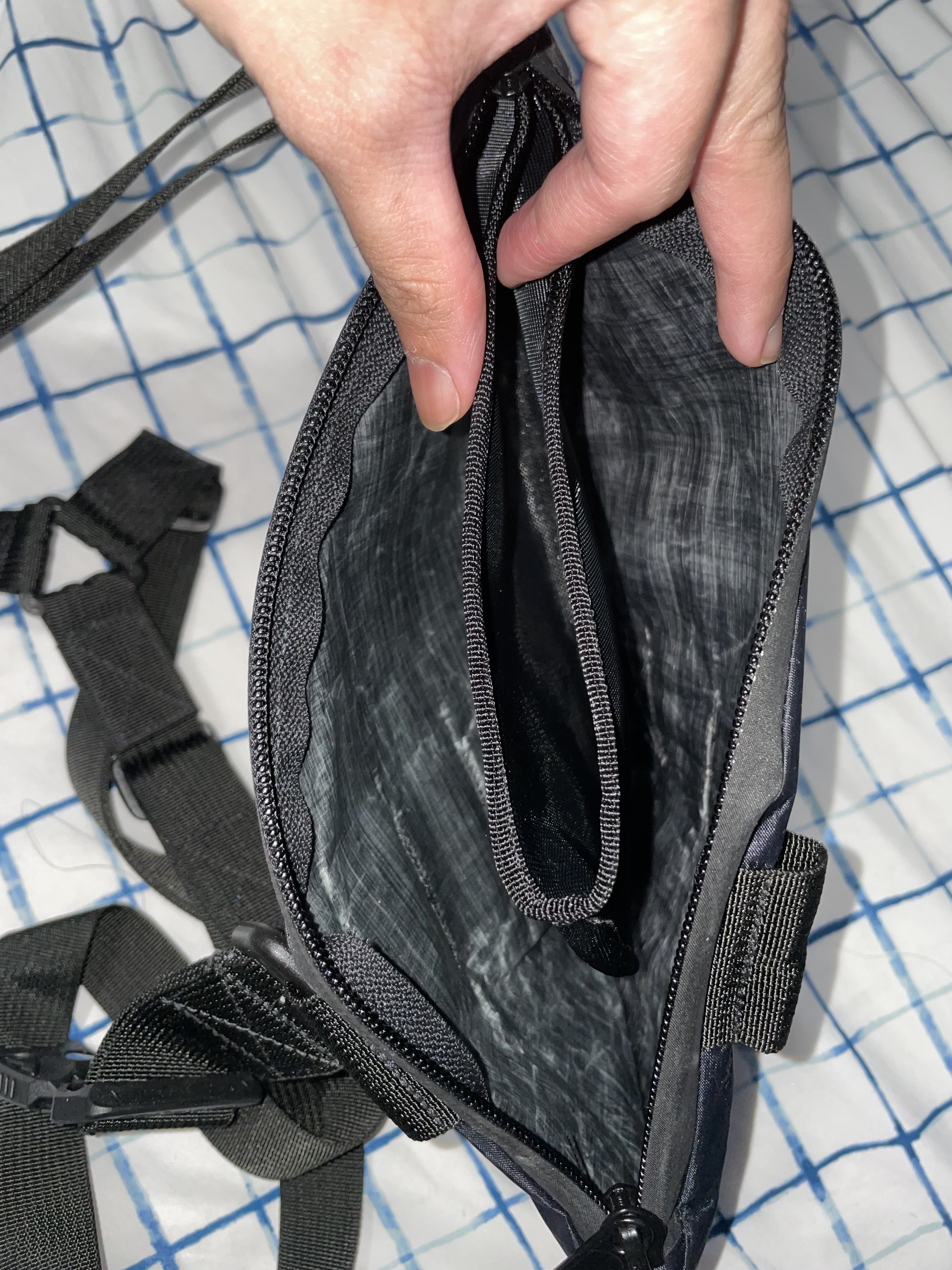Dsptch - Unit Vertical Pouch - RND Edition - Black Dyneema - 7