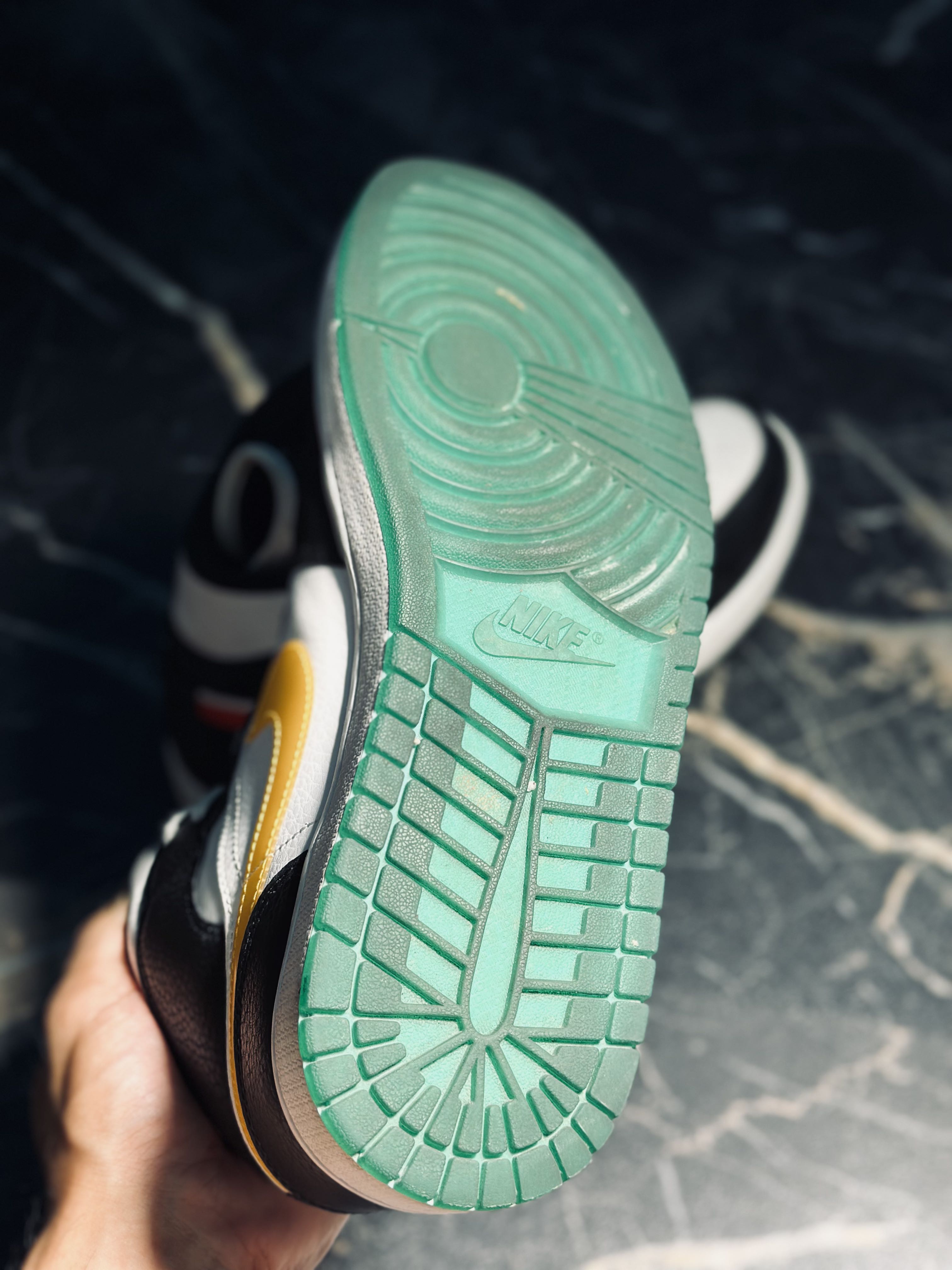 Nike Air Jordan Mid 1 - 5