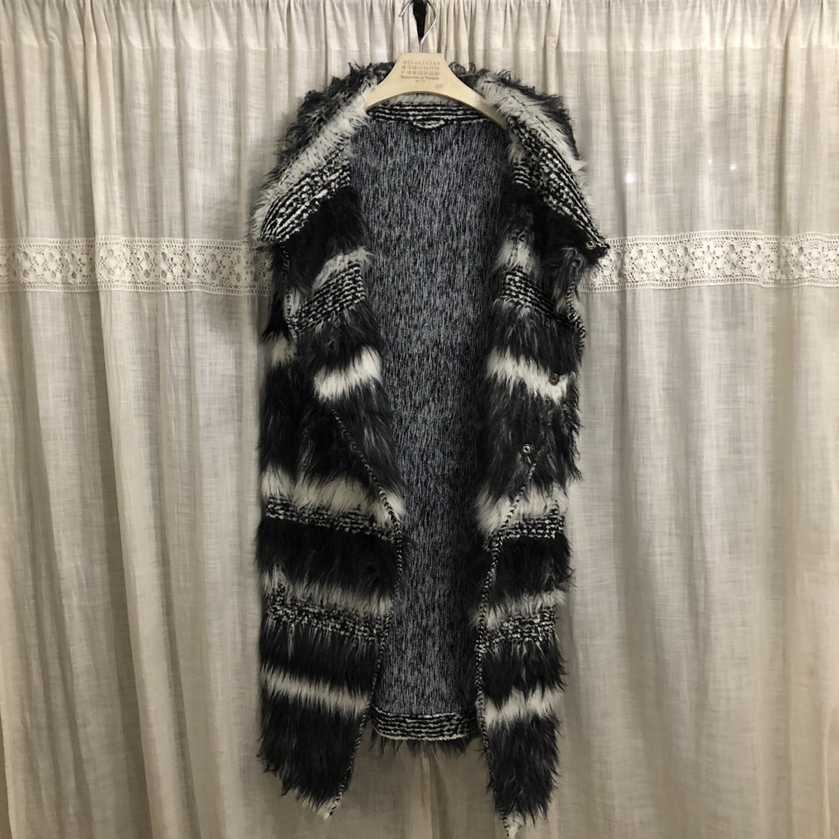 Rare fur Guidi jacket with no sleeve - 11
