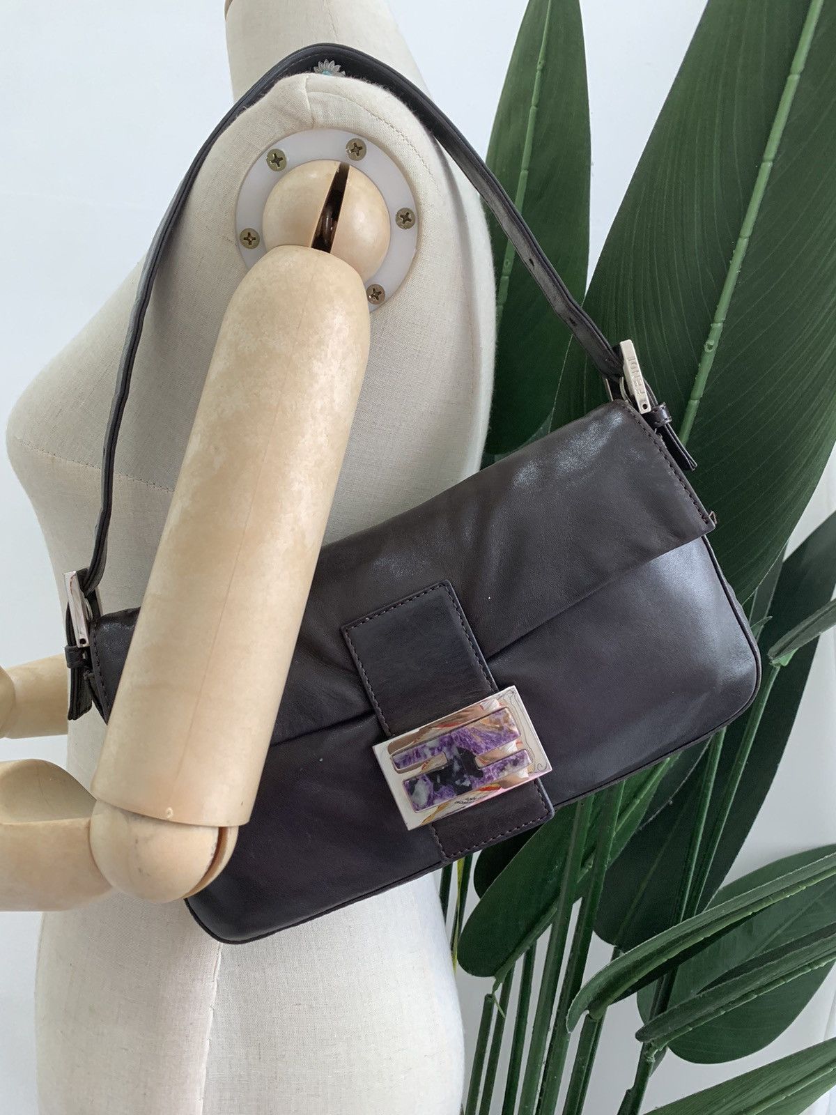 Authentic vintage FENDI BAGUETTE brown leather handbag - 1