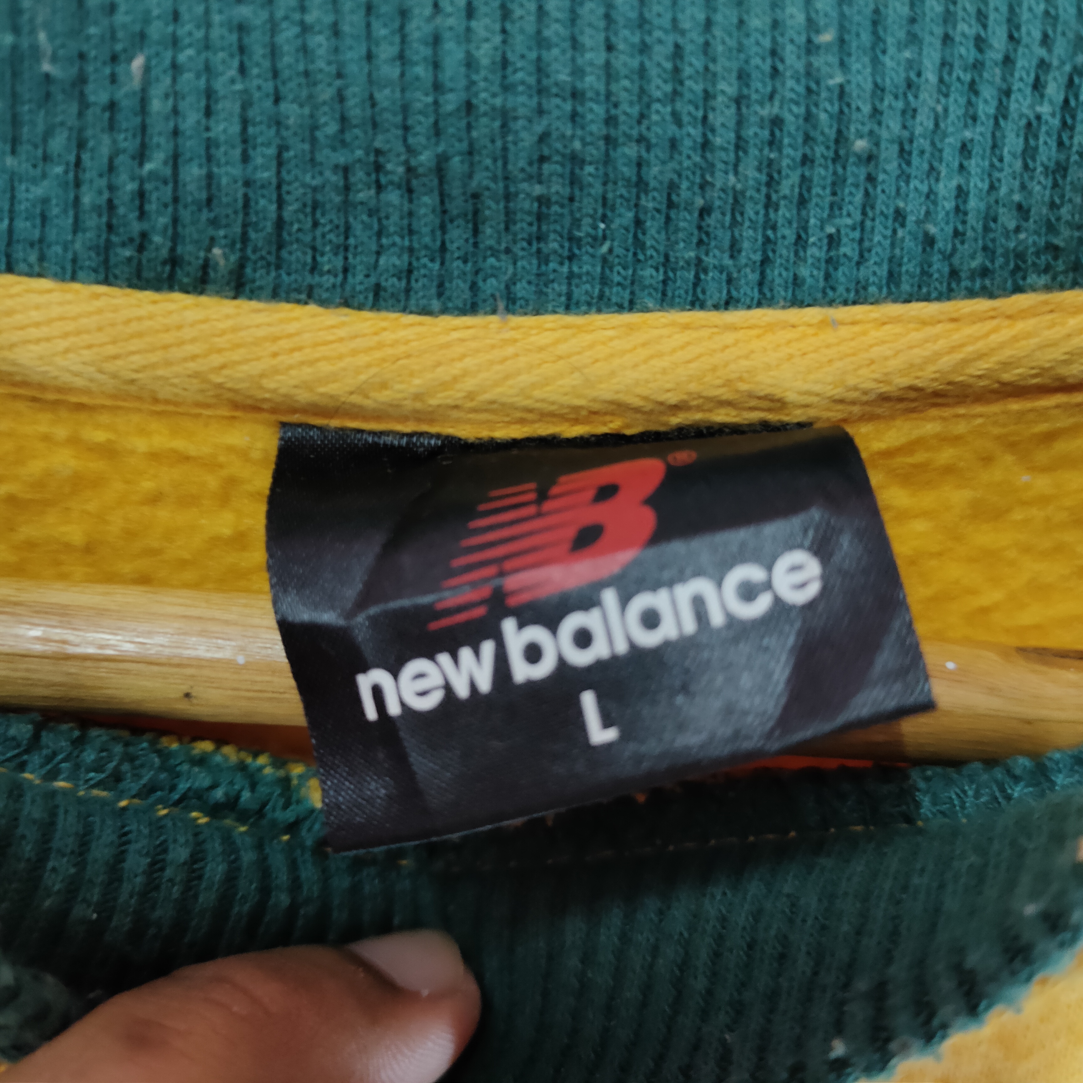 NEW BALANCE Big SNEAKERS Logo Spellout Sweatshirt - 4