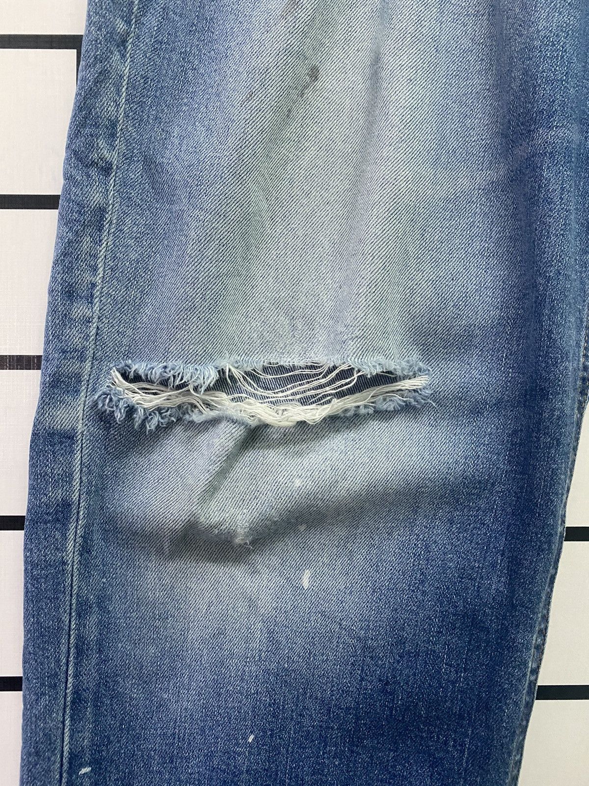 Vintage LEVIS 553 Blue Distressed Denim - L50 - 9