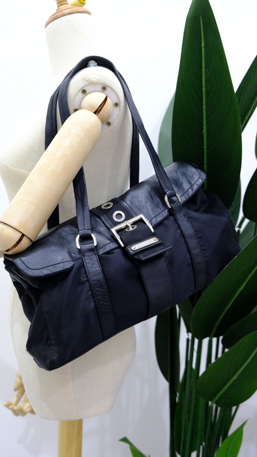 Authentic Black Prada handbag leather and nylon - 1