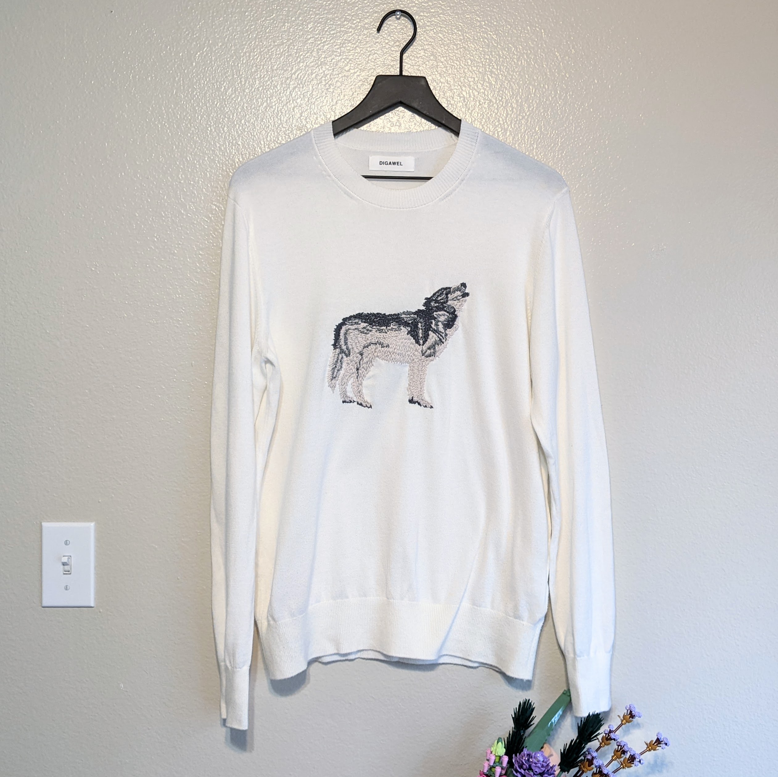 Digawel - Embroidered Wolf White Sweater - 1