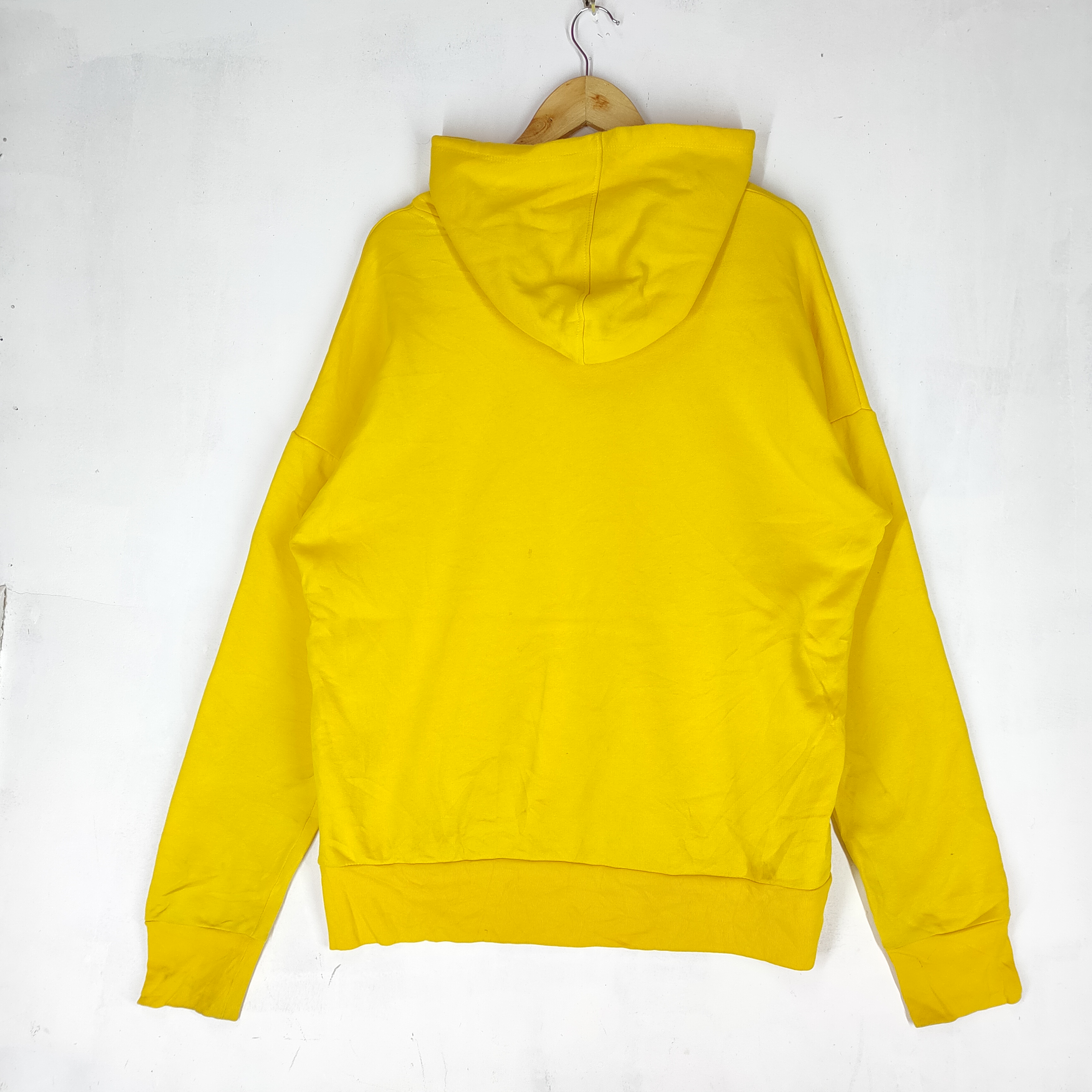 Bershka yellow hot sale hoodie