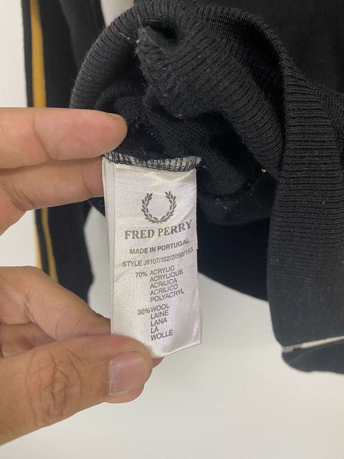 Fred Perry Sweater Small Logo Design Black Yellow - 6