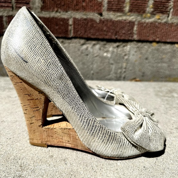 Betsey Johnson Cork Cut Out Wedge Heels Bow Peep Toe Slip On Cocktail Silver 8 - 2