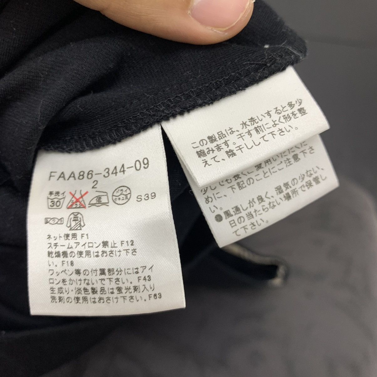 Burberry Sleveless Re attachment Hoodie - 9