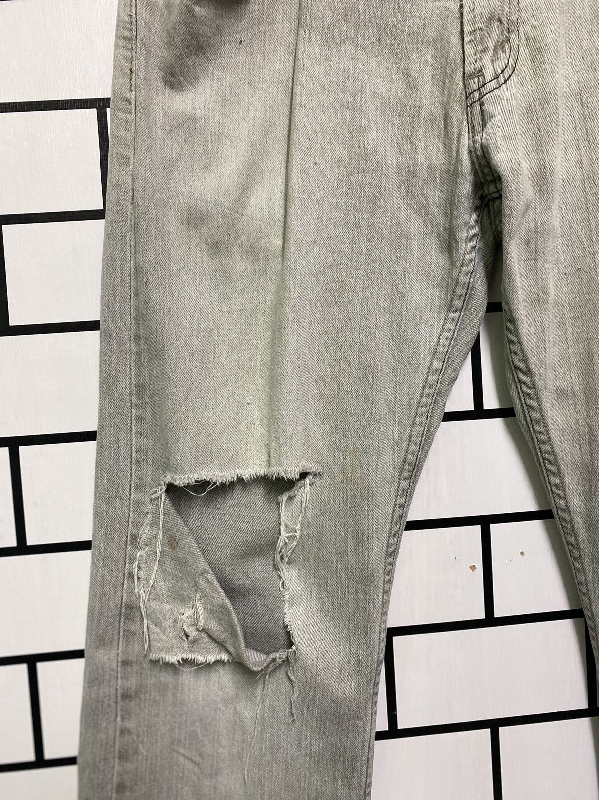 Vintage LEVIS 514 Slim Straight Grey Distressed Jean - L40 - 5