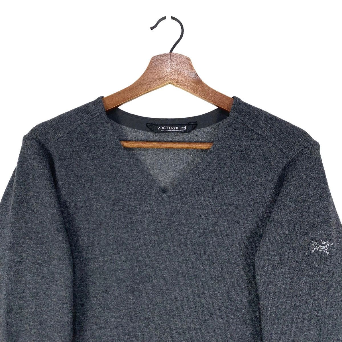 Arc’teryx Wool V-Neck Long Sleeve Sweater Size S - 2