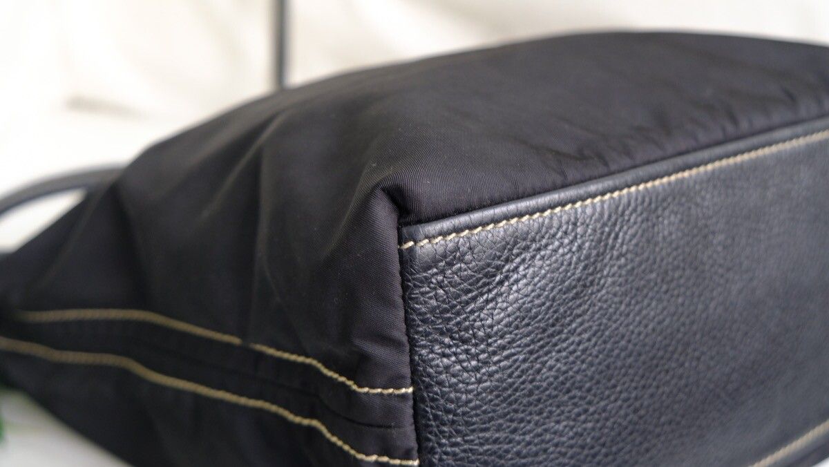Authentic Prada black leather and nylon shoulder bag - 12