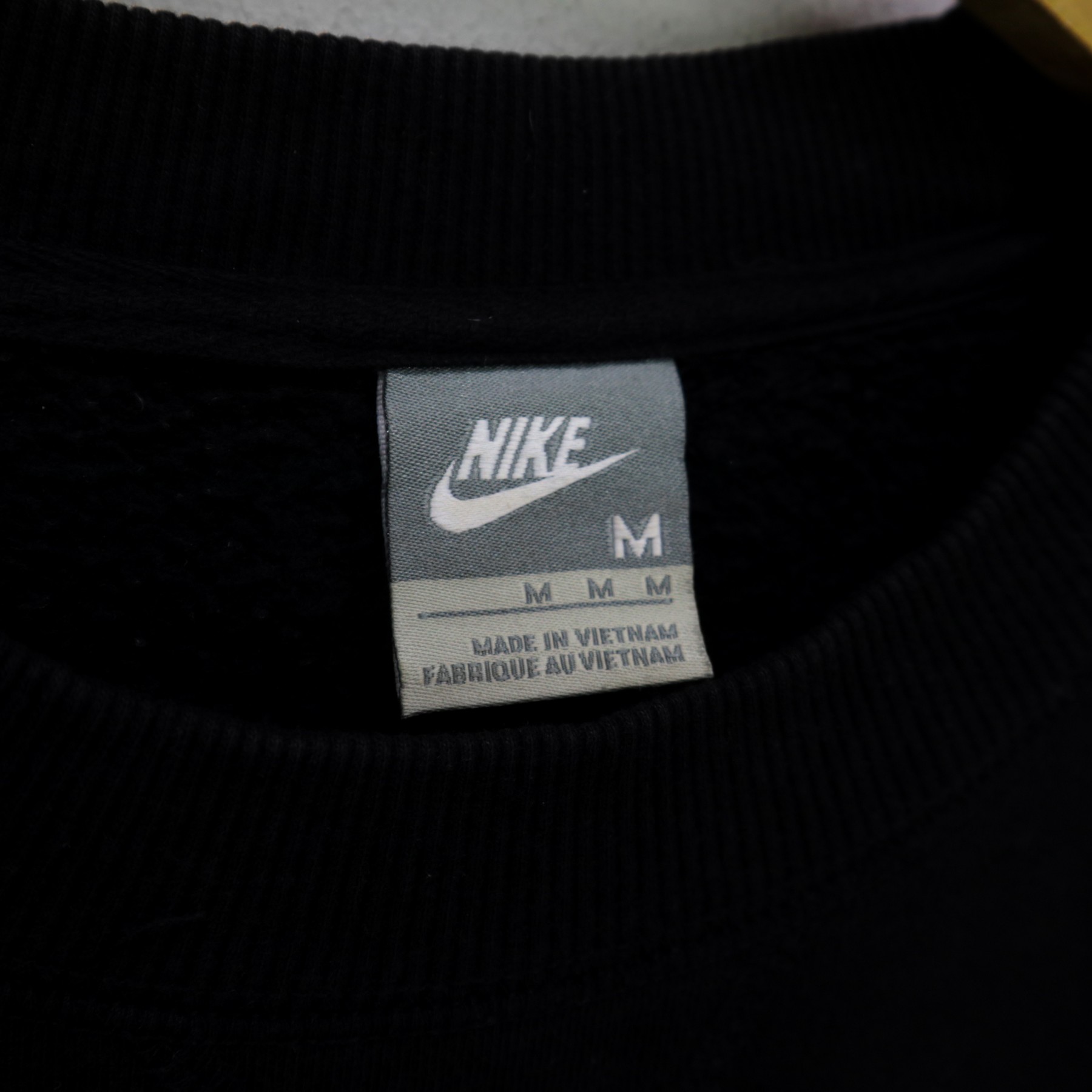 Vintage 90s Y2K NIKE SWOOSH Spellout Gold Sweatshirt Pullover Jumper NIKE Sportwear Big Logo Size Medium - 4