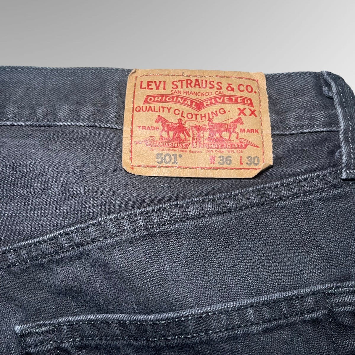 Levi’s 501 Faded Black Denim Jeans 🪨 - 4