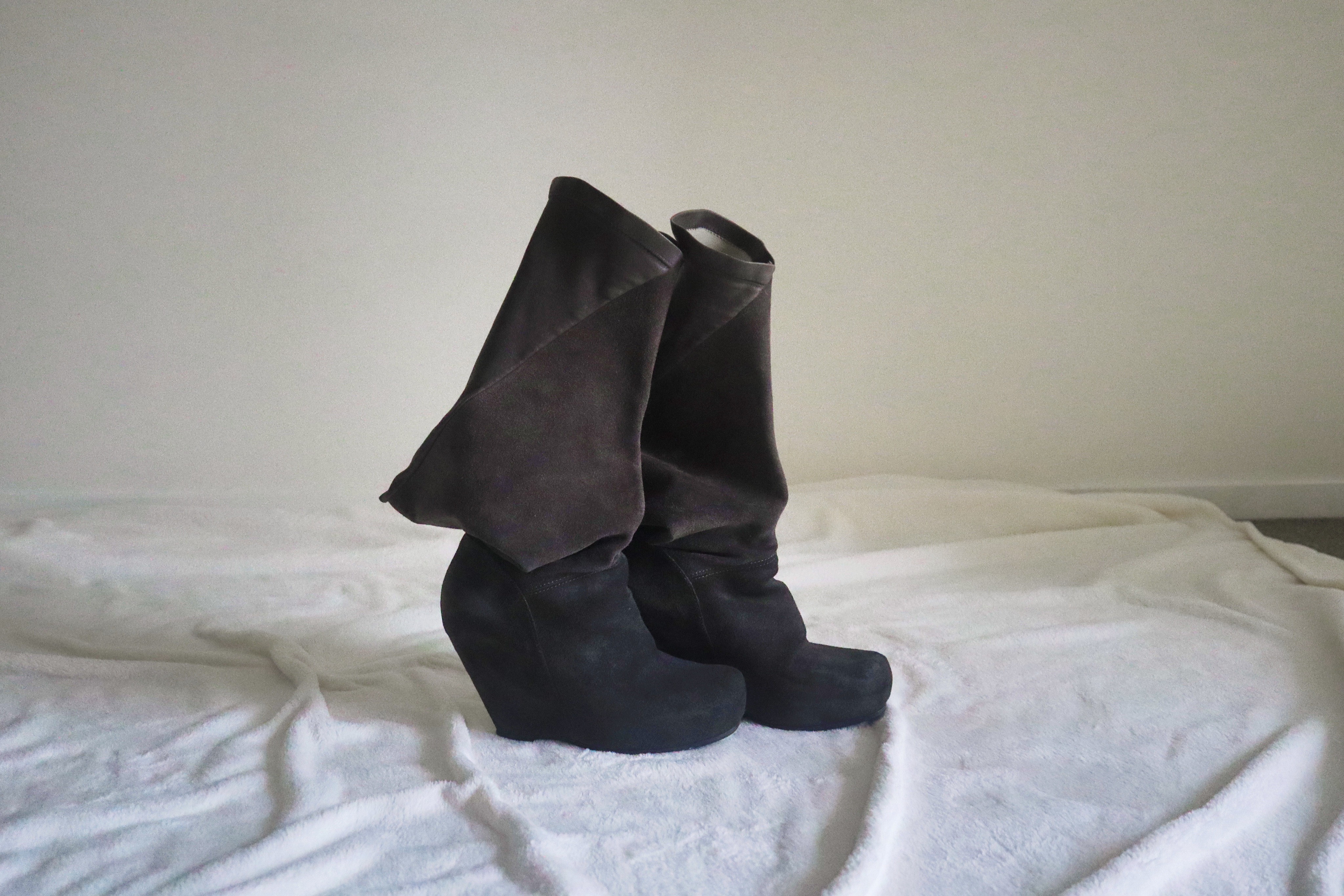 RICK OWENS CRUST SUEDE BOOTS - 4
