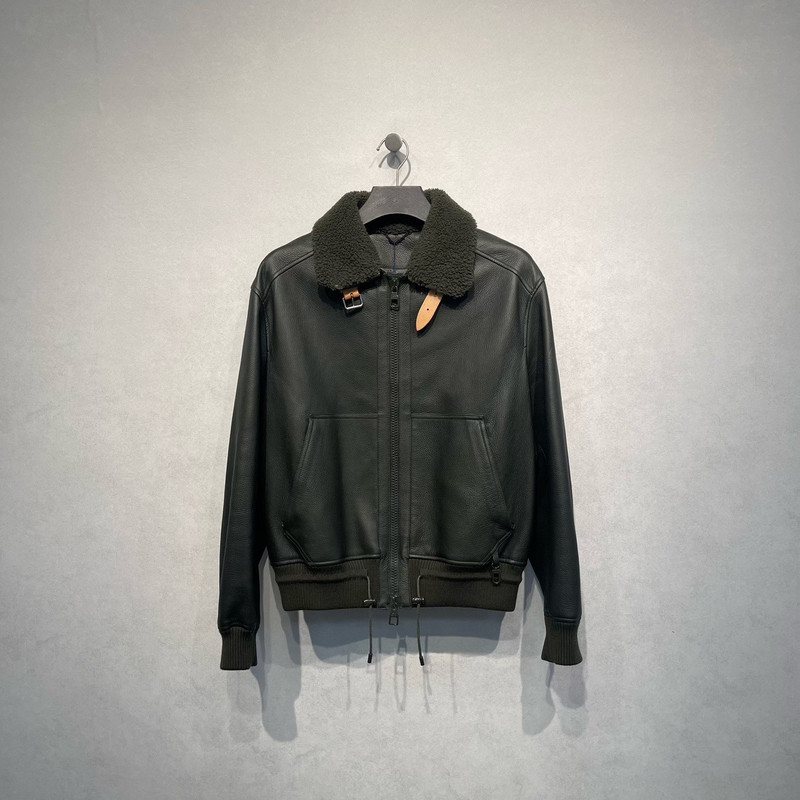 Louis Vuitton military green runway edition jacket with deerskin fur collar - 1