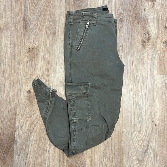 J Brand Maverick Low Rise Cargo Skinny Jeans in Vintage Armadillo Olive - 15