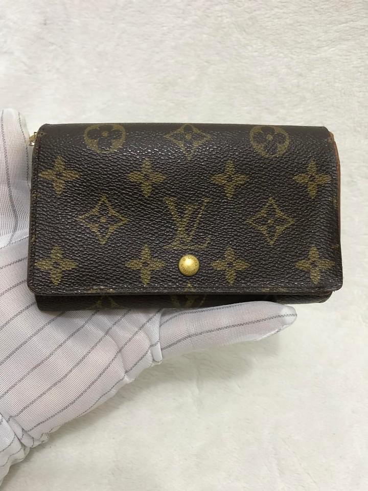 Authentic LOUIS VUITTON Wallet - 1