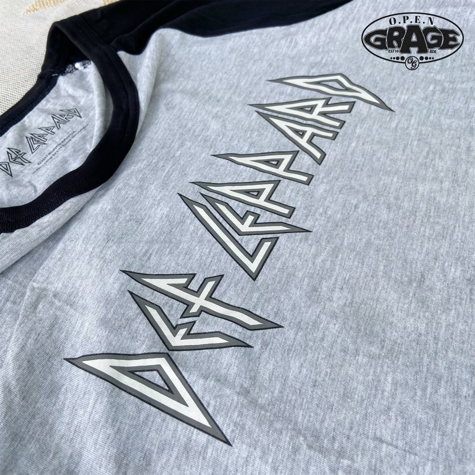 Gu by Uniqlo for DEF LEPPARD RAGLAN SHIRT - 2