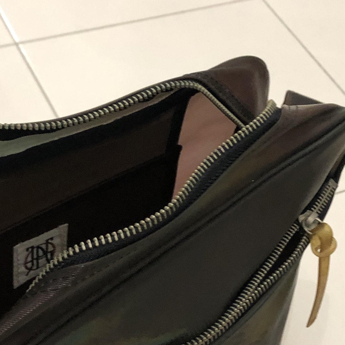JPG Vinly sling bag - 11