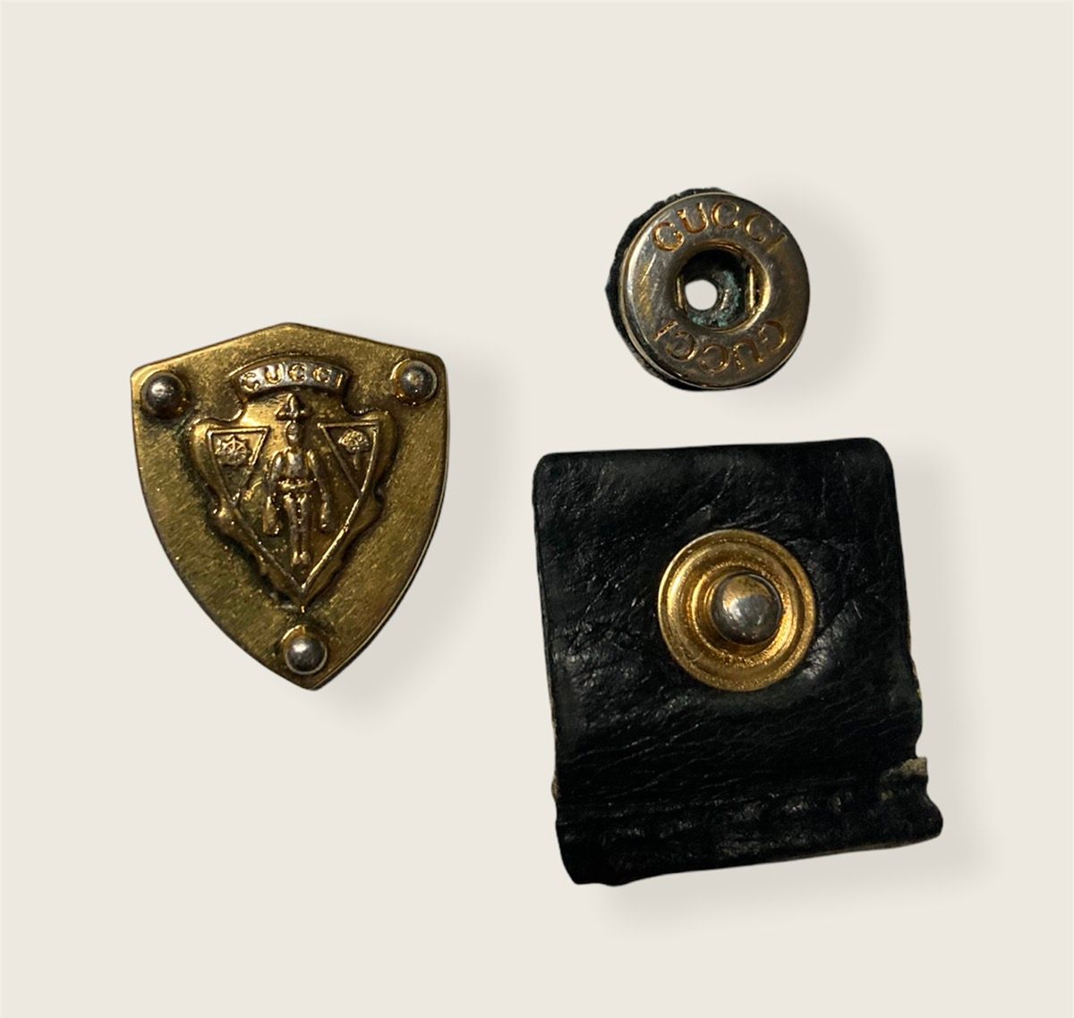 Gucci Crest Pin Emblem and Button Accessories - 2