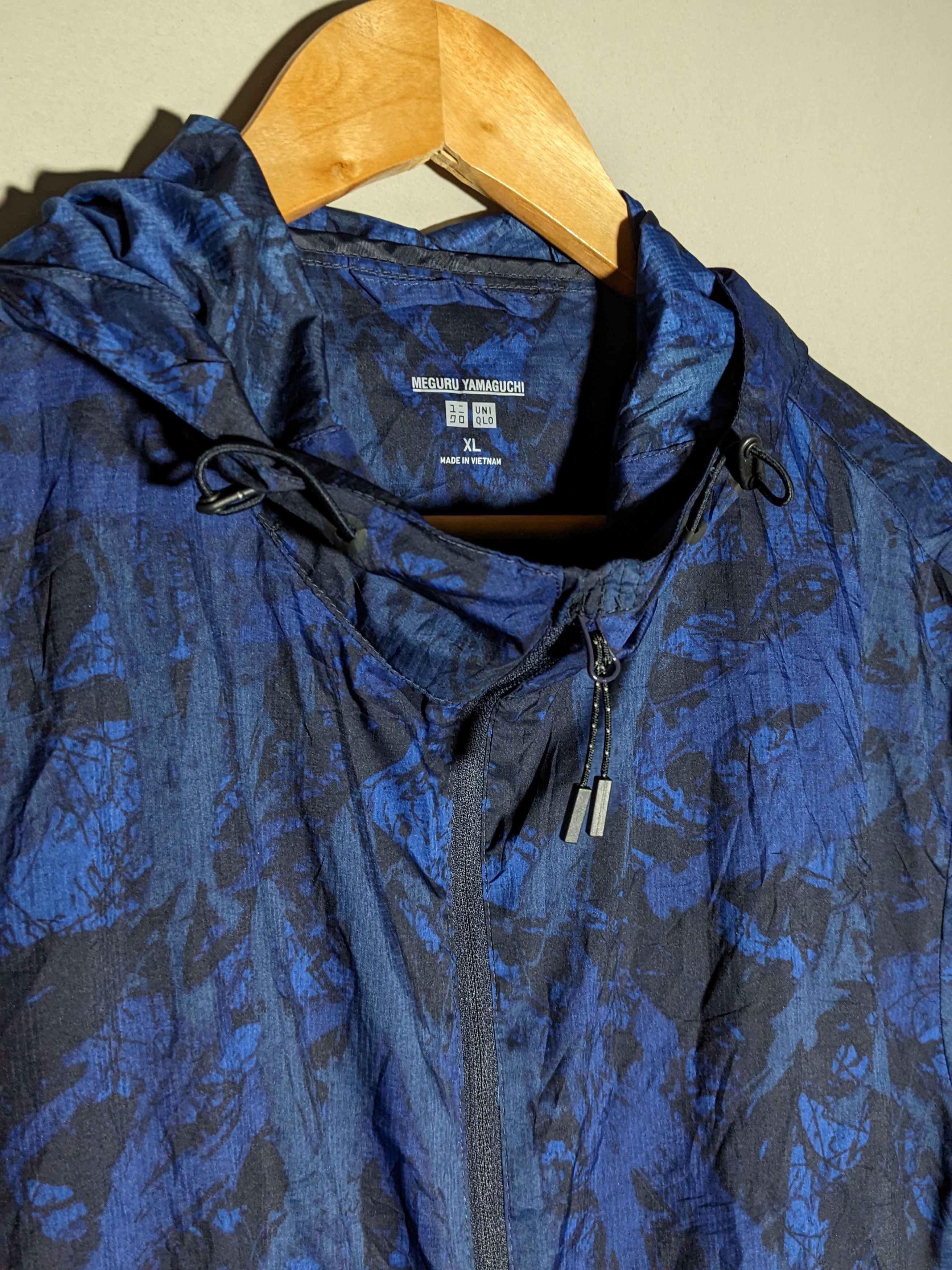 Uniqlo Meguru Yamaguchi Abstract Art Blue Windbreaker Jacket - 5